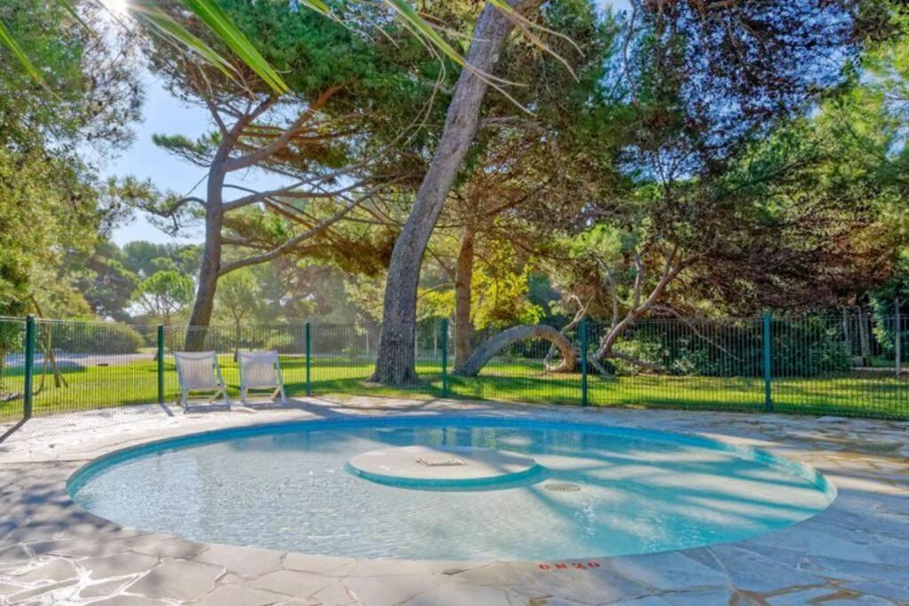 Appartement En Residence Privee, Face A La Mer Avec Acces Direct Plage Hyères Kültér fotó